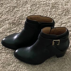 Vionic Trinity black ankle boots